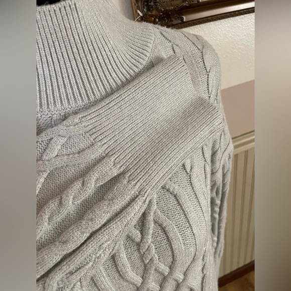 Tahari Light Gray Cable Knit Moc Neck Sweater size Medium New - Picture 7 of 10